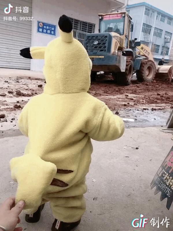 痴迷挖掘机的小男孩,为什么小男孩都喜欢挖掘机