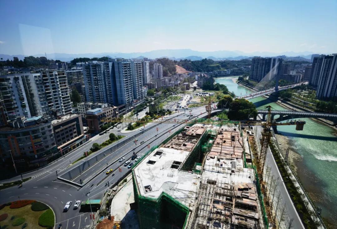 风中亮出你的旗,风中亮出自己的旗