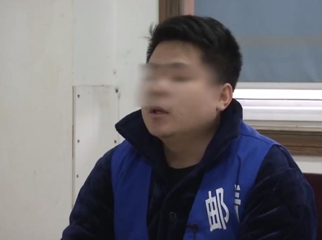 父子卖假酒,父子俩合伙卖假货骗人