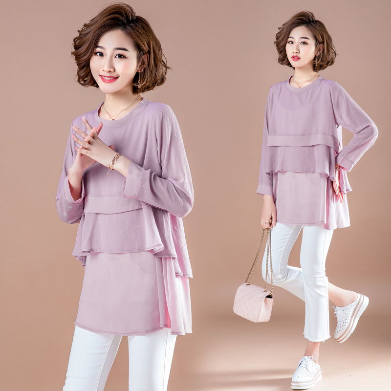 立秋后，媳妇就不再穿裙装了，只认这“雪纺衫+七分裤”，特别美