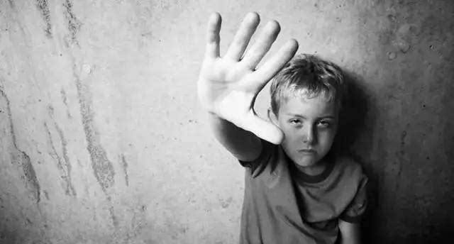 韩国“N号房”事件心有余悸,无法治愈的恋童癖,我们该如何保护孩子?