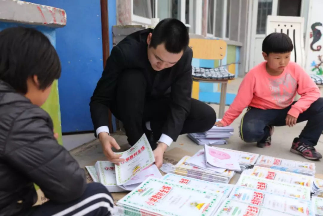 公益行爱心捐赠,公益助学爱心圆梦