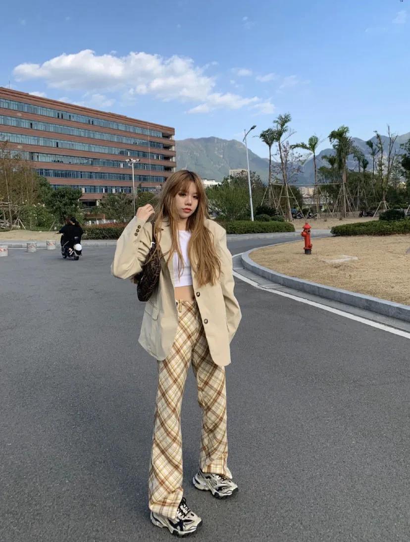 微胖女生穿显腿长又瘦的裤子,微胖小个子穿的微喇牛仔裤