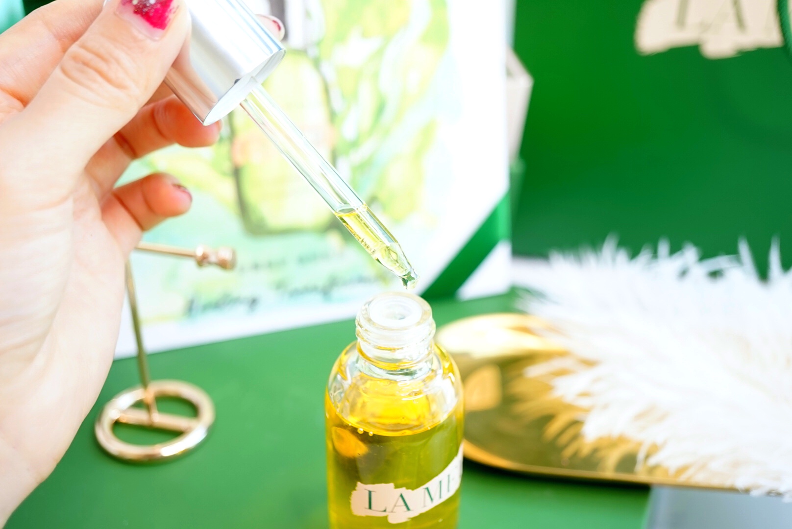 海蓝之谜臻璨焕活精华油测评,海蓝之谜鎏金焕颜精华适合混油吗