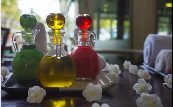 按摩精油的功效与作用,艾草精油的功效与作用