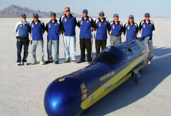 世界上10辆最疯狂的摩托车,世界上最高的巨型摩托车