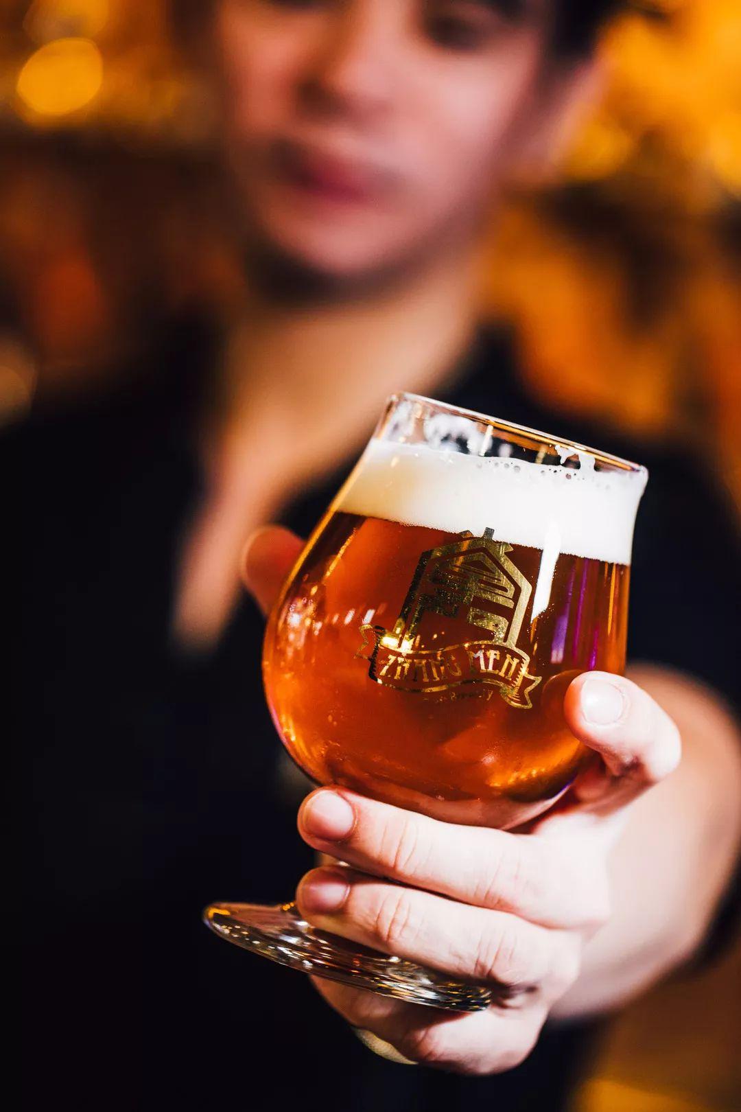 外国人喝中国精酿,外国人喝的真正的精酿