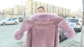 怀疑皮毛一体是“粘的”,顾客店内“撕衣服”