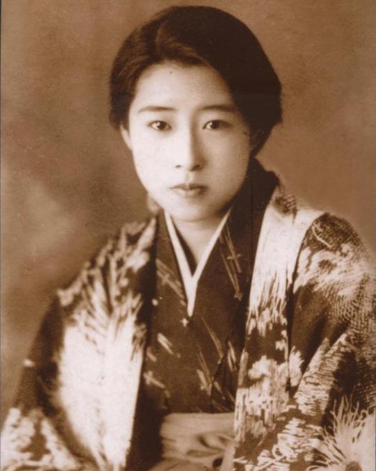 一富商买上海豪宅掩护地下*党**，日军强行搜查，妻子穿和服喝退敌人