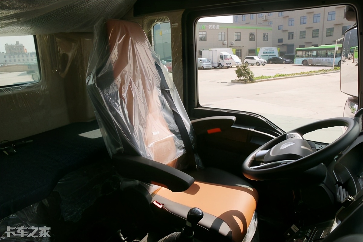 汕德卡600升双腔油箱,600l双腔油箱