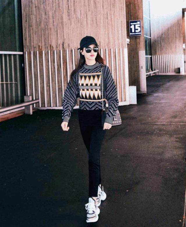 能当护肤品的小黑裤！显瘦润肤还保暖，好穿到李湘直接开直播叫卖