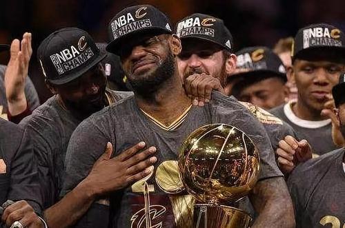 詹姆斯今日高光瞬间,詹姆斯高光时刻回顾