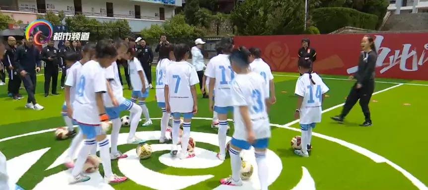 中国女足首球,中国女足主题球场落地大凉山