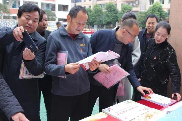 砥砺奋进不忘初心逐梦教育扬帆远航　我区东方小学开展“看重点、晒亮点、争一流”成果展暨家长开放日活动