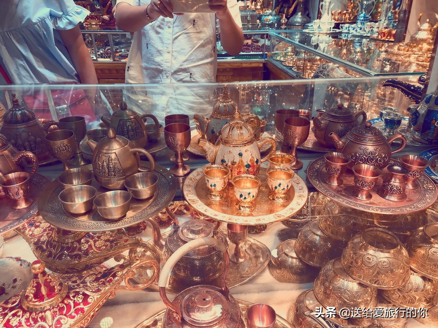 一支香烟飘在空中,一支烟去环游世界