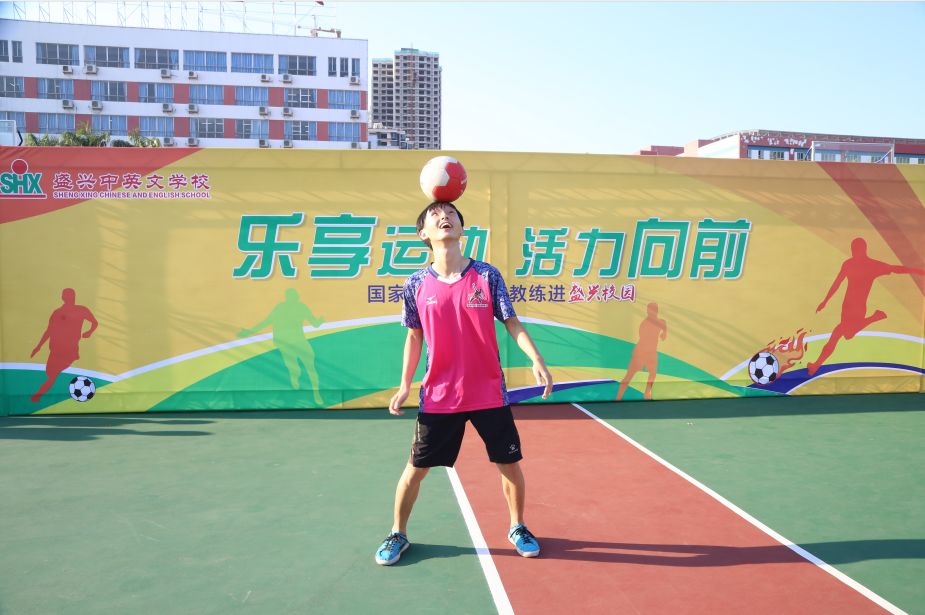 足球明星进校园,足球教练进校园