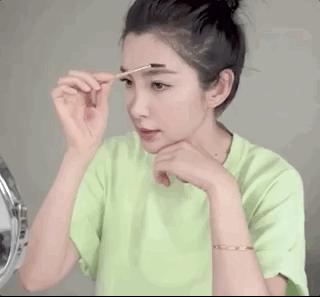 因为眉毛没画好想哭的，应该不只杨超越吧？