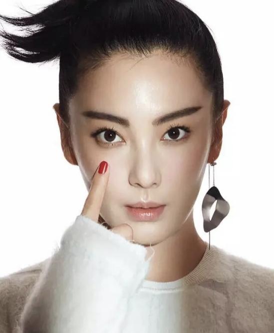 一字眉眉形的画法,一字眉用什么眉形好看