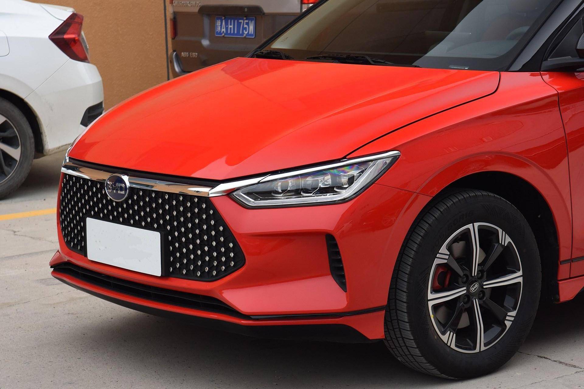 国产电动两厢车,高颜值大型电动两厢车