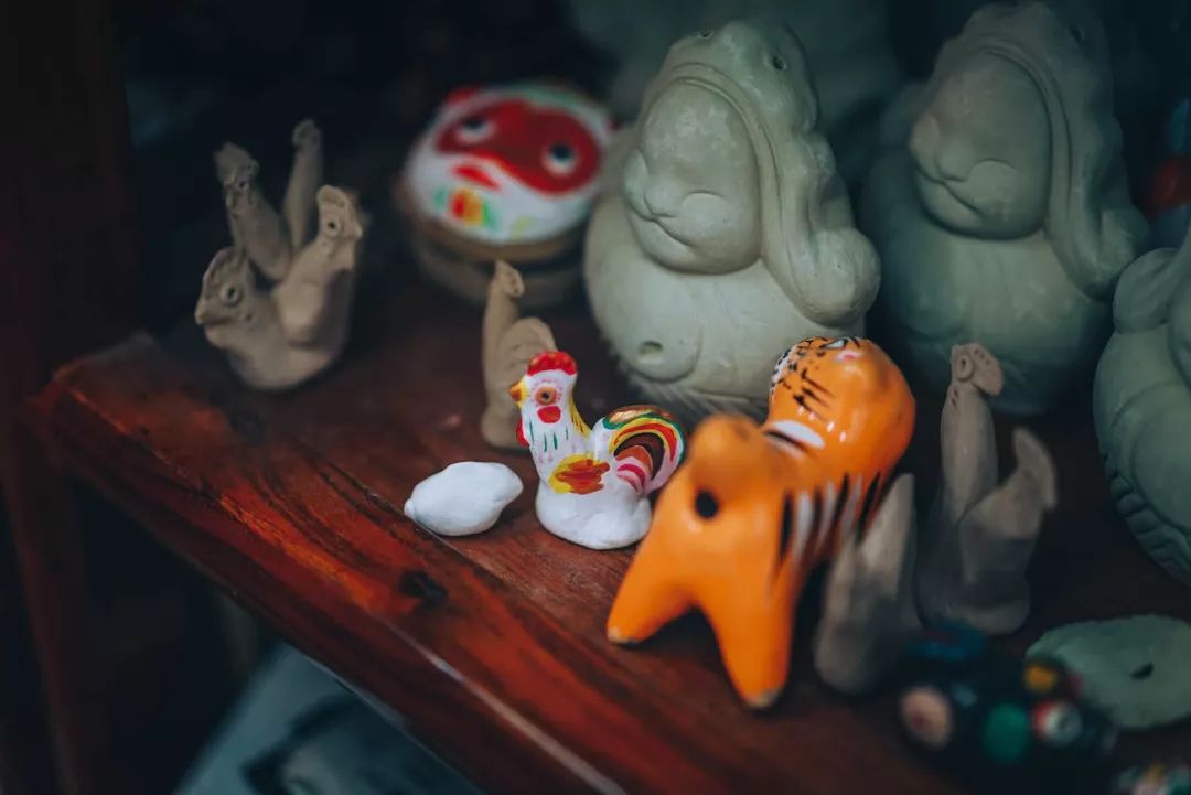 非遗守艺人｜他把泥“玩”出了花样，让有400年历史的老北京兔儿爷也跟上时代