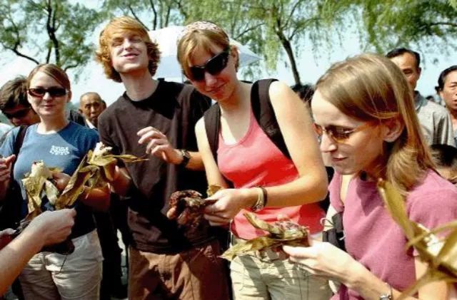 离开中国，德国人划龙舟最起劲？这些国家也爱过端午