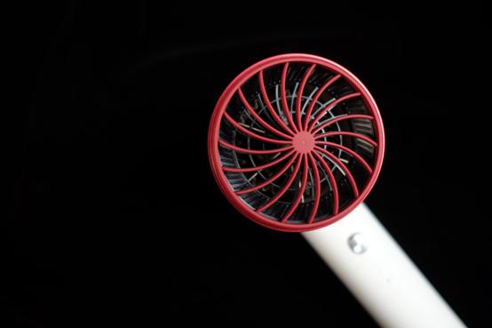 头发风一吹毛躁干枯怎么处理,头发干枯毛躁和吹风机有关吗