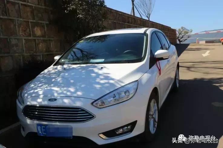 太热闹!弥勒花海、人海、车海、舞海...这些人上镜了!