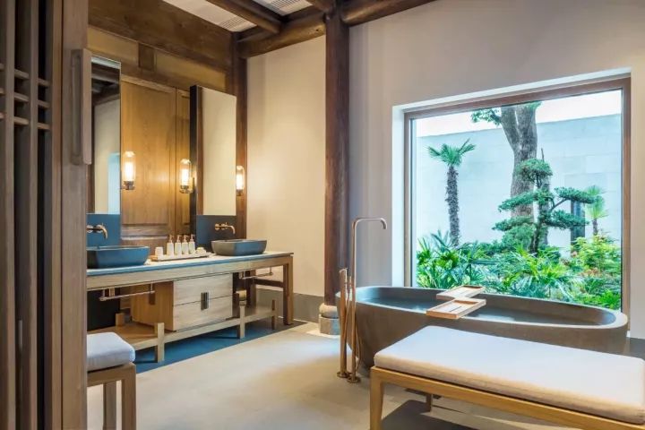 一晚80000，历时10年，耗资33亿的上海安缦，...