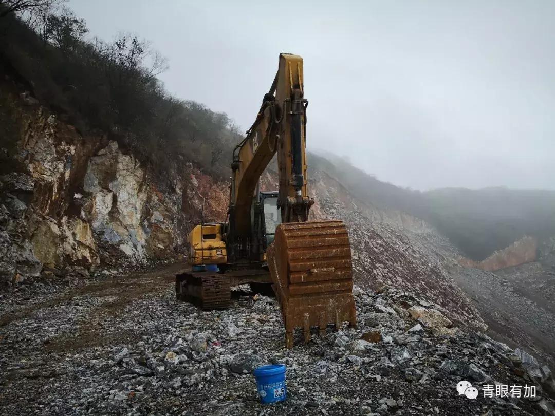 我站在方城大山的伤口