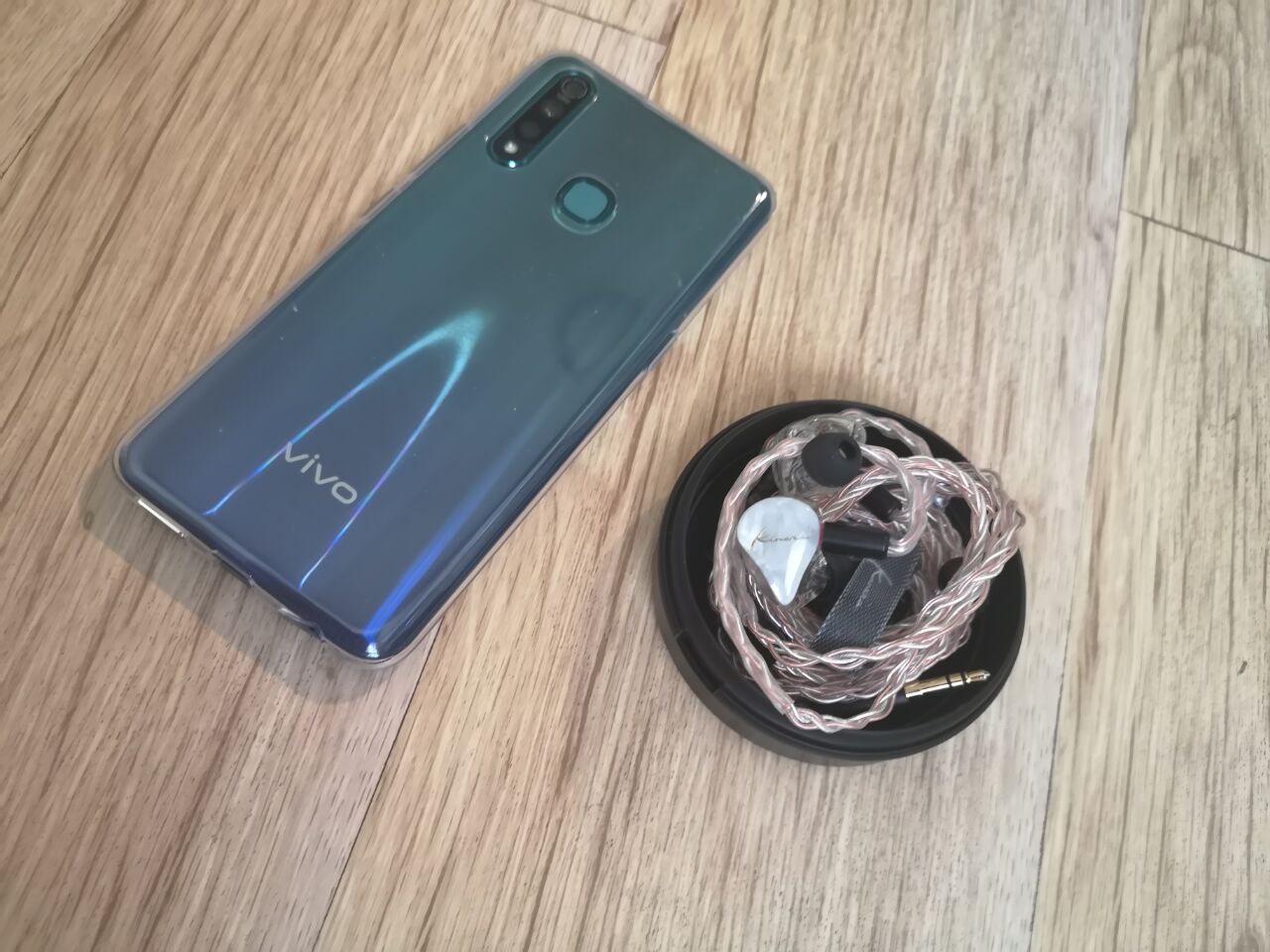 世界轻奢品牌地摊货,国外的地摊货国内的奢侈品牌