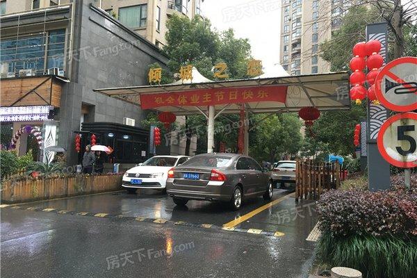 挣不到钱不敢回去,年薪几十万都不敢回家