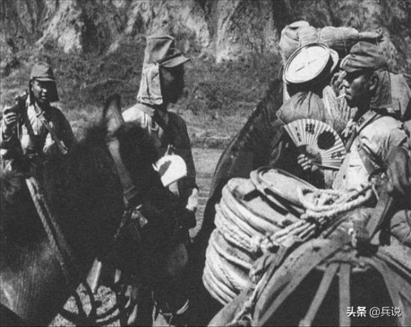 日军军帽屁帘干嘛用的,日军帽子两边布的作用