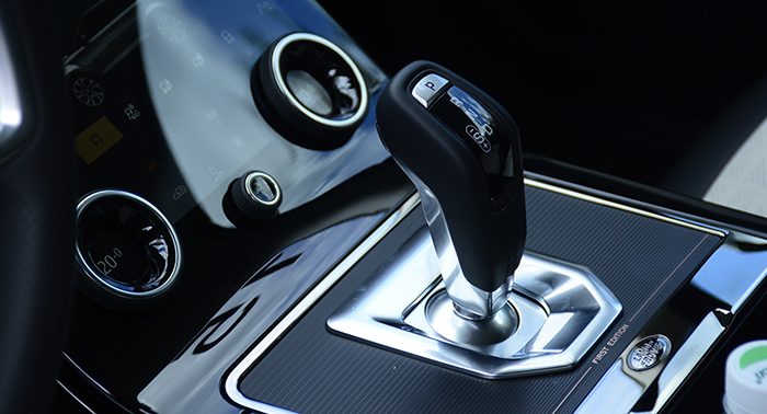 全系2.0t+8at,路虎揽胜极光l2024款对比揽胜运动