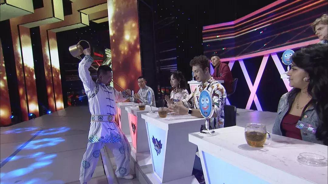 史上最嫩的“追风少年”：5岁就参加摩托车越野锦标赛，从此一发不可收拾！