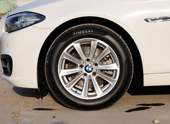 2022宝马5系瓦罐旅行版手动,30万左右宝马5系瓦罐