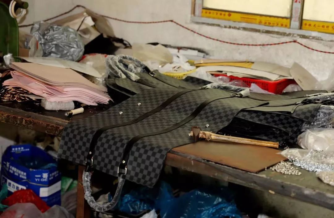 29.9的劣质围巾,2580元假围巾