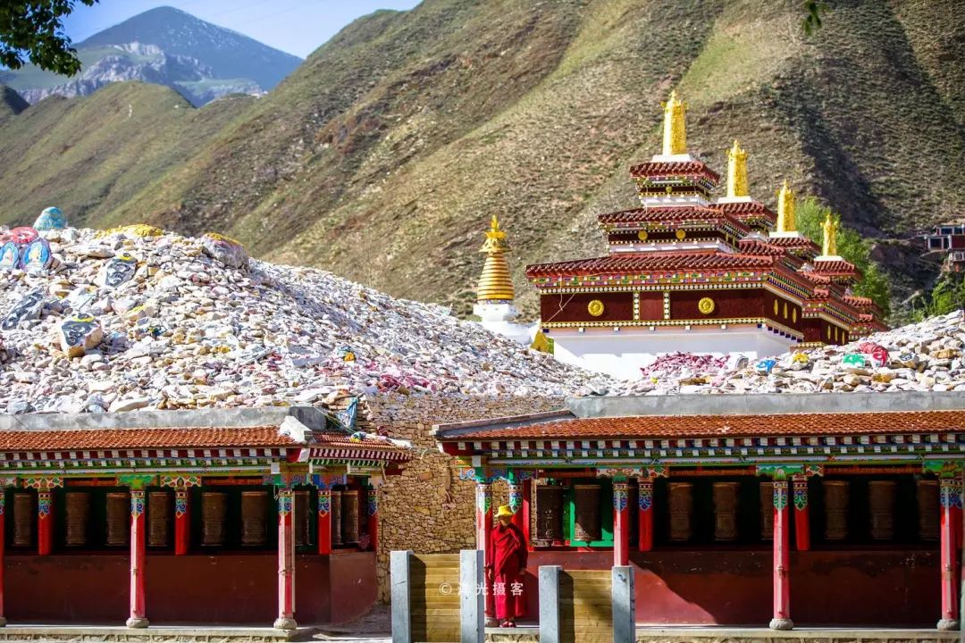 玛尼石凝固在石头上的信仰,玛尼石藏文