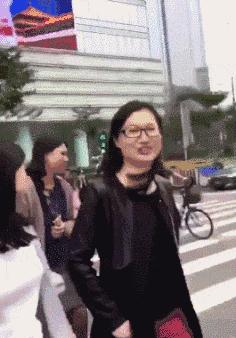 开心一刻gif搞笑动图,搞笑gif段子看起来能量满满