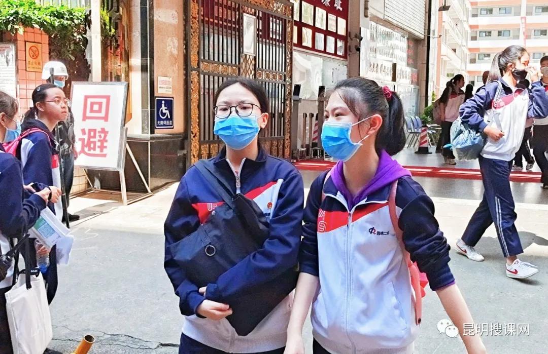 中考送考的家长给孩子说的话,中考是学校送考还是家长送好