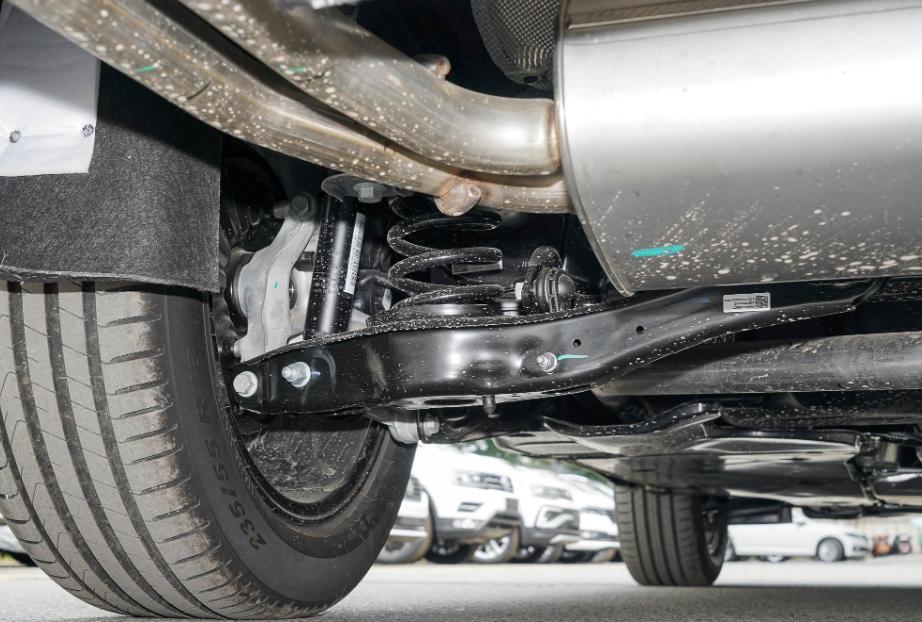 2020款途观l的尺寸轴距,大众途观l2021款4米30长白色