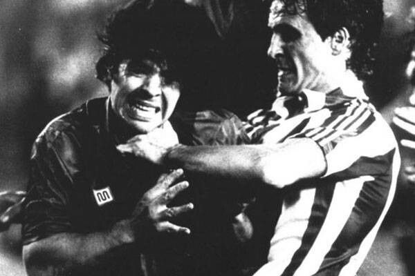 与天斗，与地斗，与人斗，马拉多纳，一个永远的战斗者