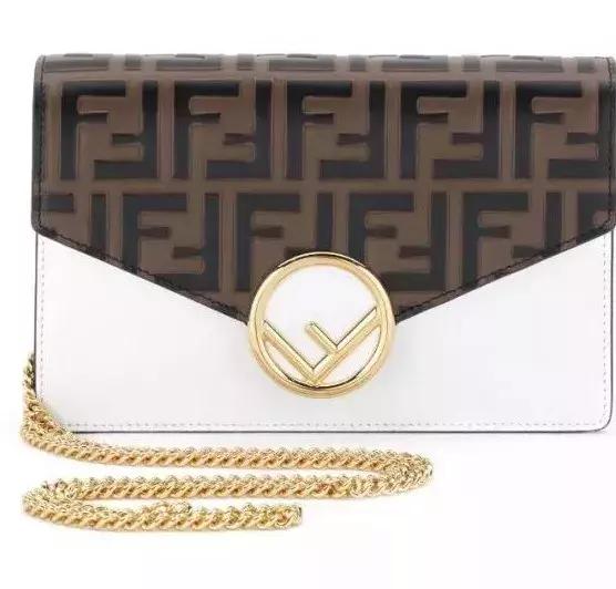 女子买名牌包,现代女孩包包排行榜