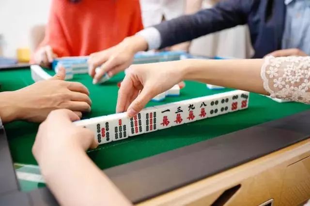 市场份额破百亿，闷声发大财的棋牌行业，比腾讯王者荣耀更赚钱？