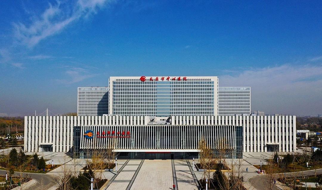 12月5日,九三学社山西省委医疗专家在汾东院区义诊送健康