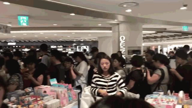 肖战采访直言喜欢美腿，景甜推荐的显瘦好穿打*裤底**在冬天是刚需