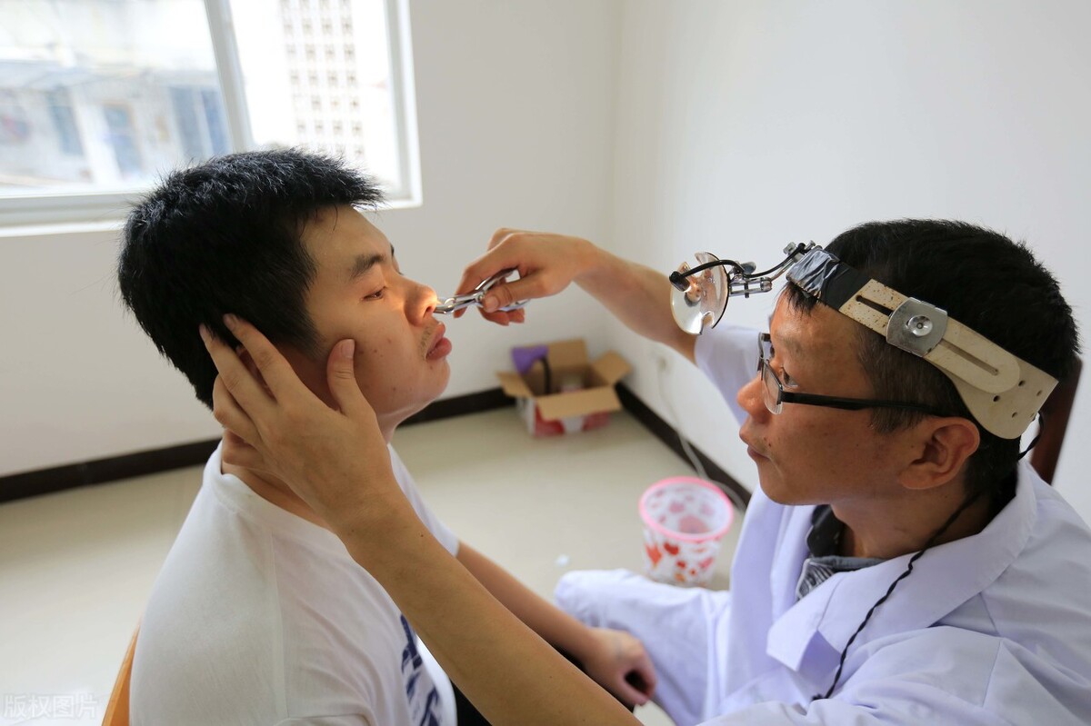 以为是咽炎发现肺癌,以为是咽炎结果查出喉癌