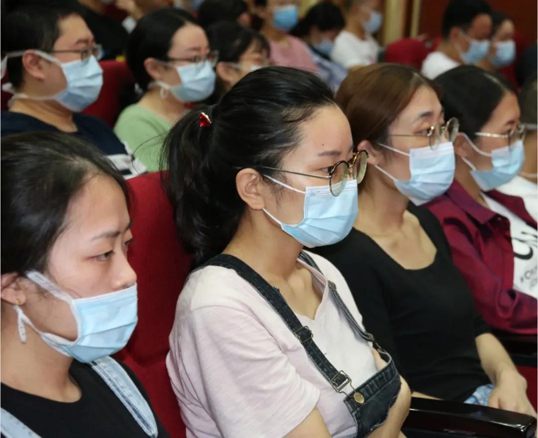 弘扬抗疫精神弘扬正能量,弘扬正能量众志成城抗疫情