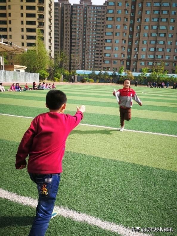 走向操场，“趣”跑步，“趣”踢球——尖草坪区恒大名都小学