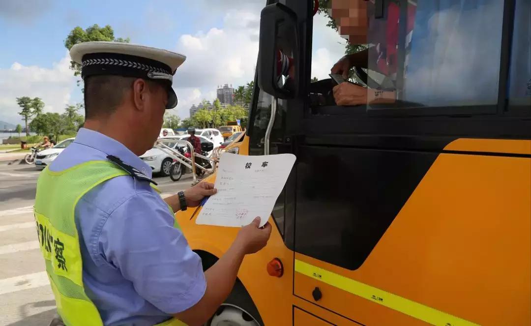 校车突发故障,校车出现故障