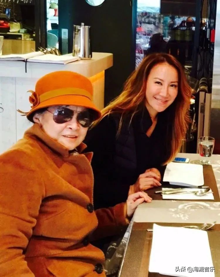 她曾凭性感出道，因感冒失声，花1.5亿办婚礼，是“最好后妈”